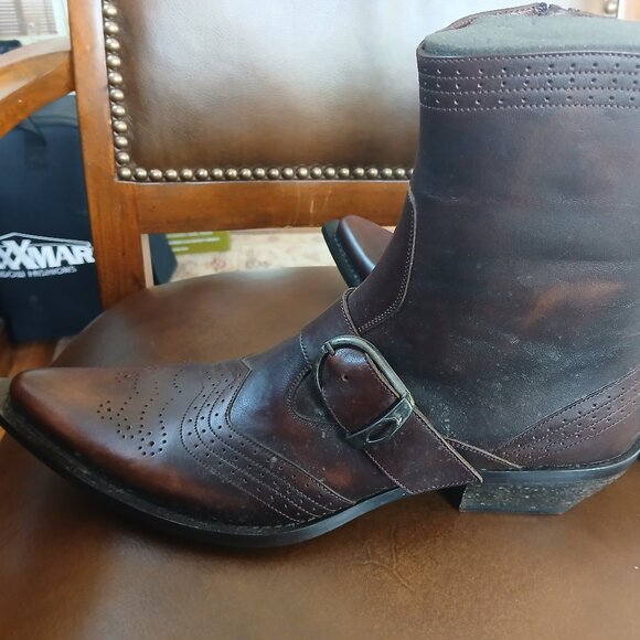 Exquisite pair of mens cowboy boots. Leather. New and unworn. - Picture 10 of 12